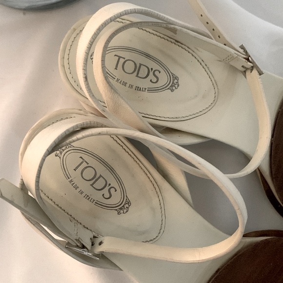 TOD’S Block Heel Leather Sandals - Picture 7 of 15